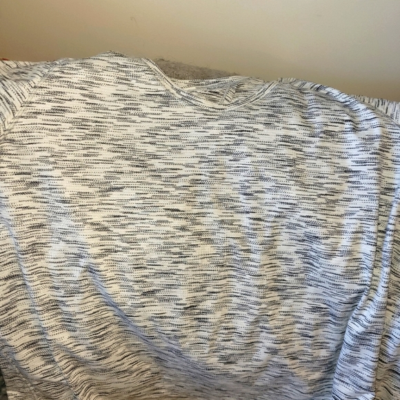Lululemon tee grey white open back 12
